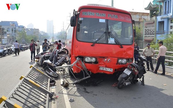 Tai nạn xe khách - Thực trạng và giải pháp. (20/6/2016)